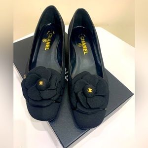 Chanel flats NEW never wore absolutely gorgeous!!